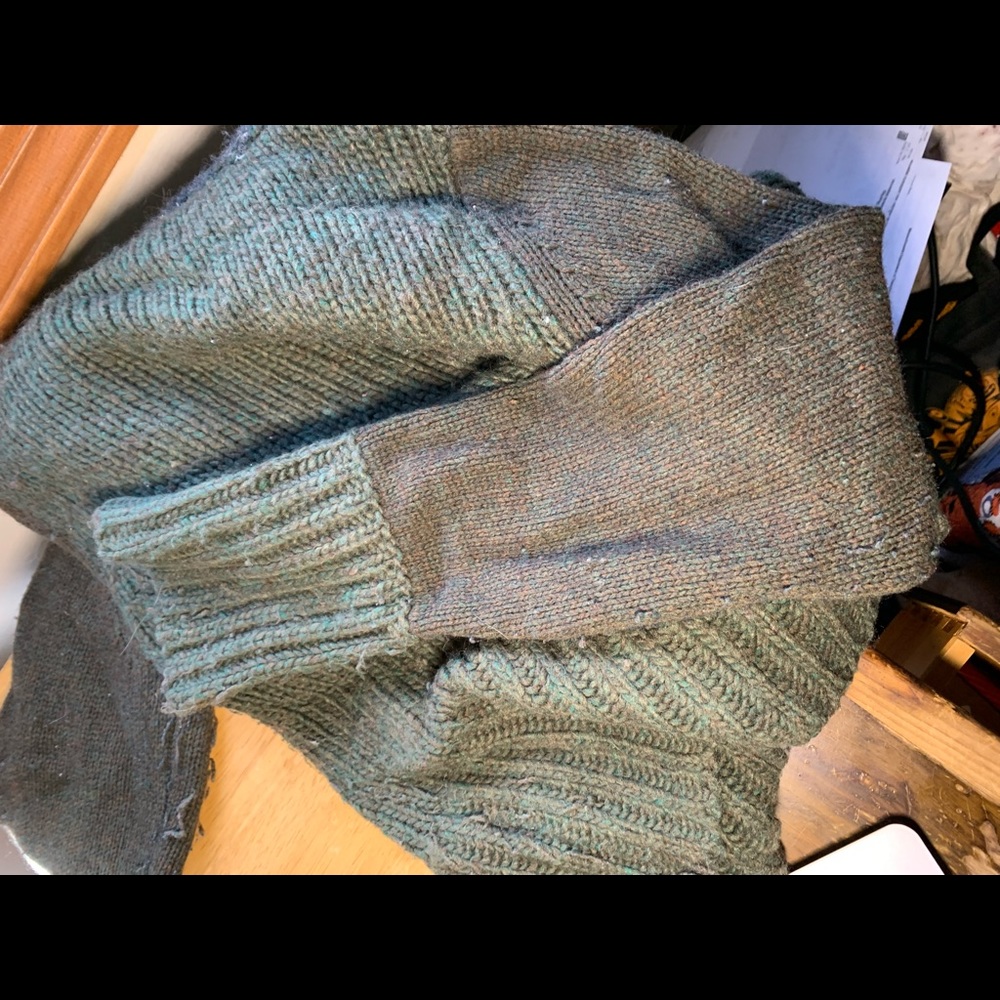 Short,thick button cardigan - Picture 9 of 12